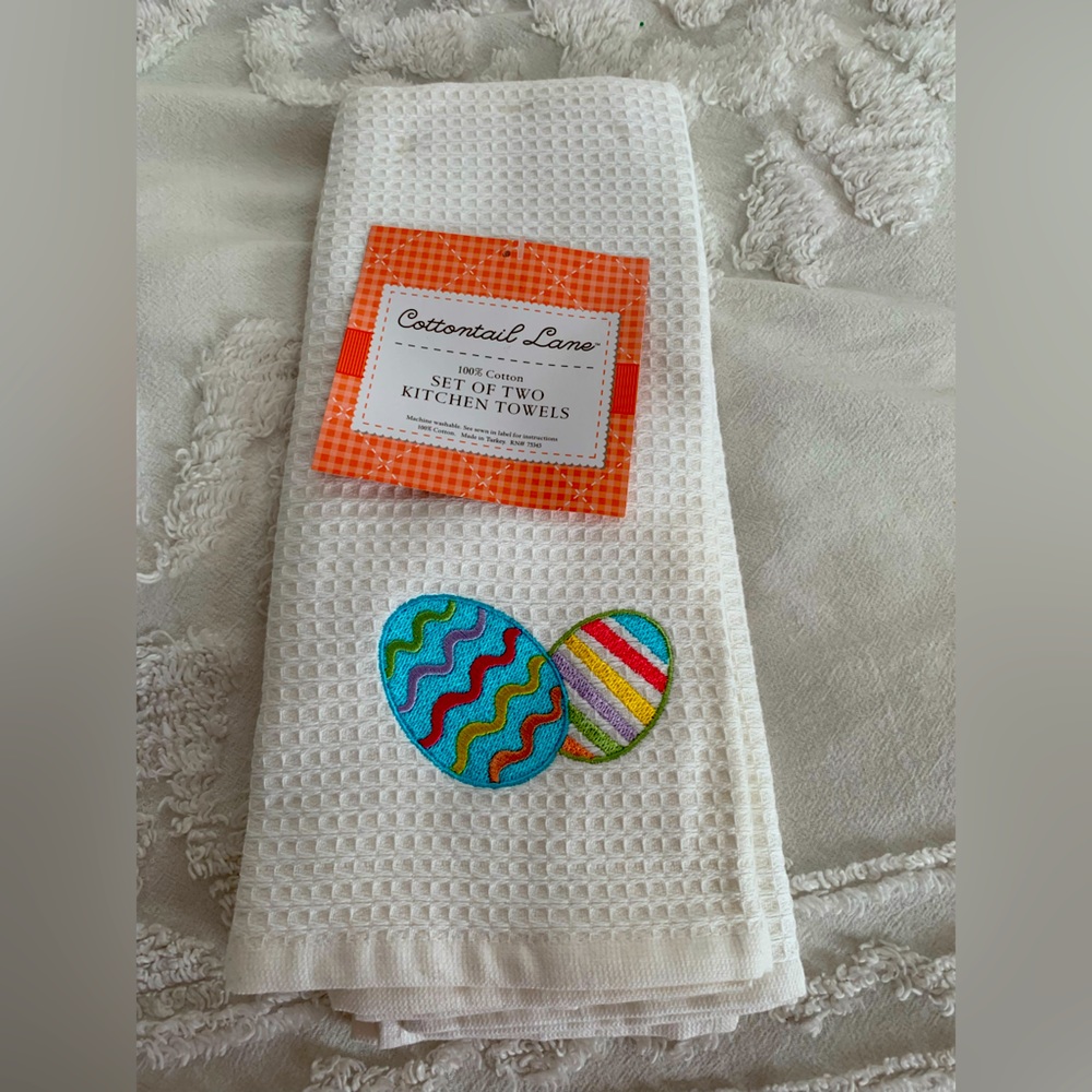 NWT Cottontail Lane Set of 2 White Kitchen Towels 100% Cotton With Embroidery